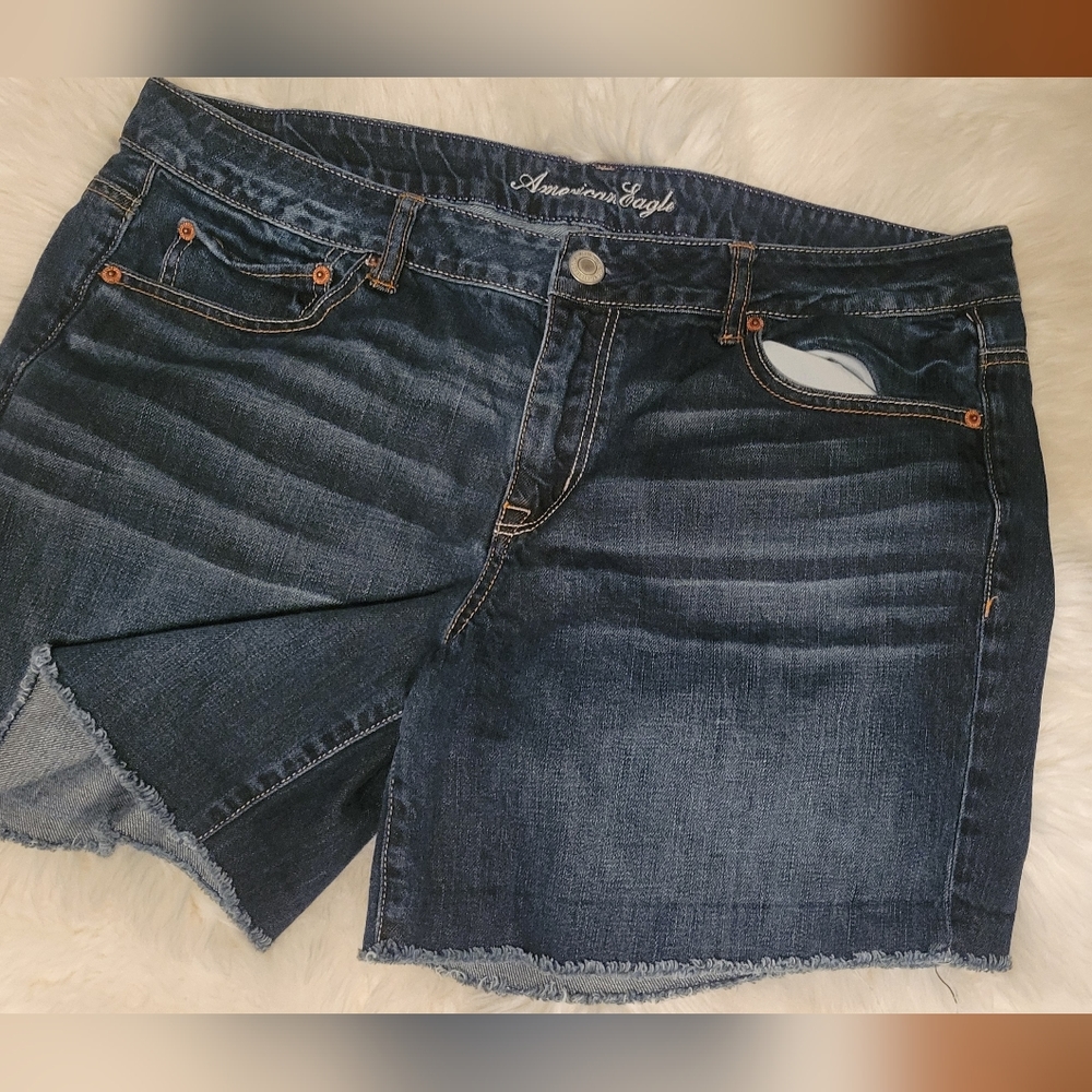 AMERICAN EAGLE JEAN' SHORTS SIZE 16. - Picture 9 of 9